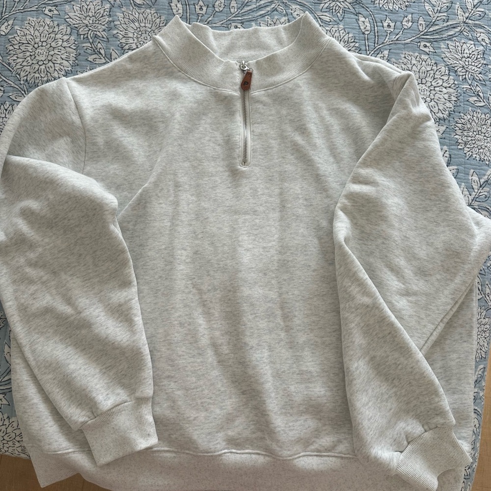Light Heather grey PARKE sweatshirt.